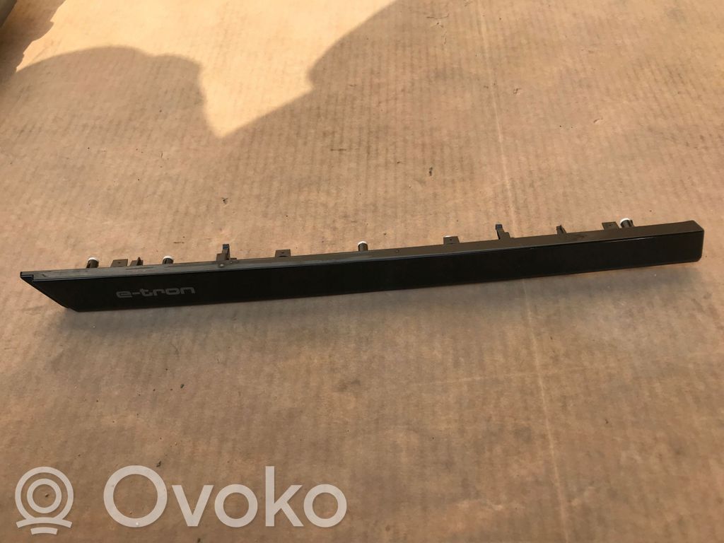 Audi e-tron Dekoratyvinė apdailos juostelė 