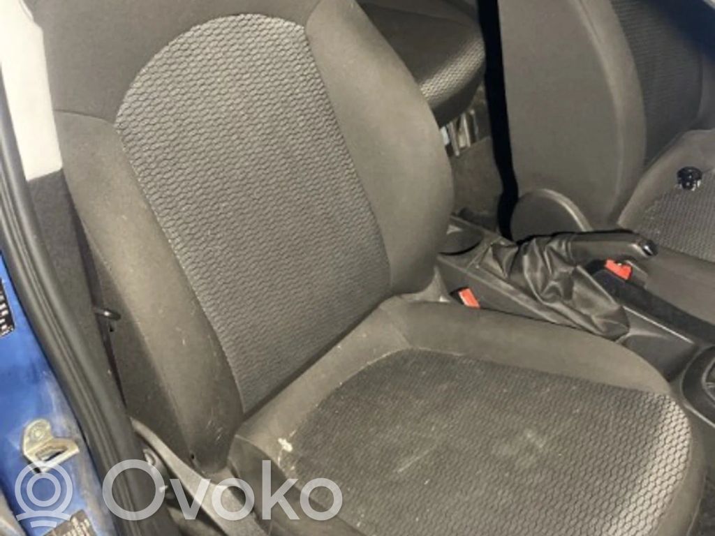 Opel Corsa E Etumatkustajan istuin 