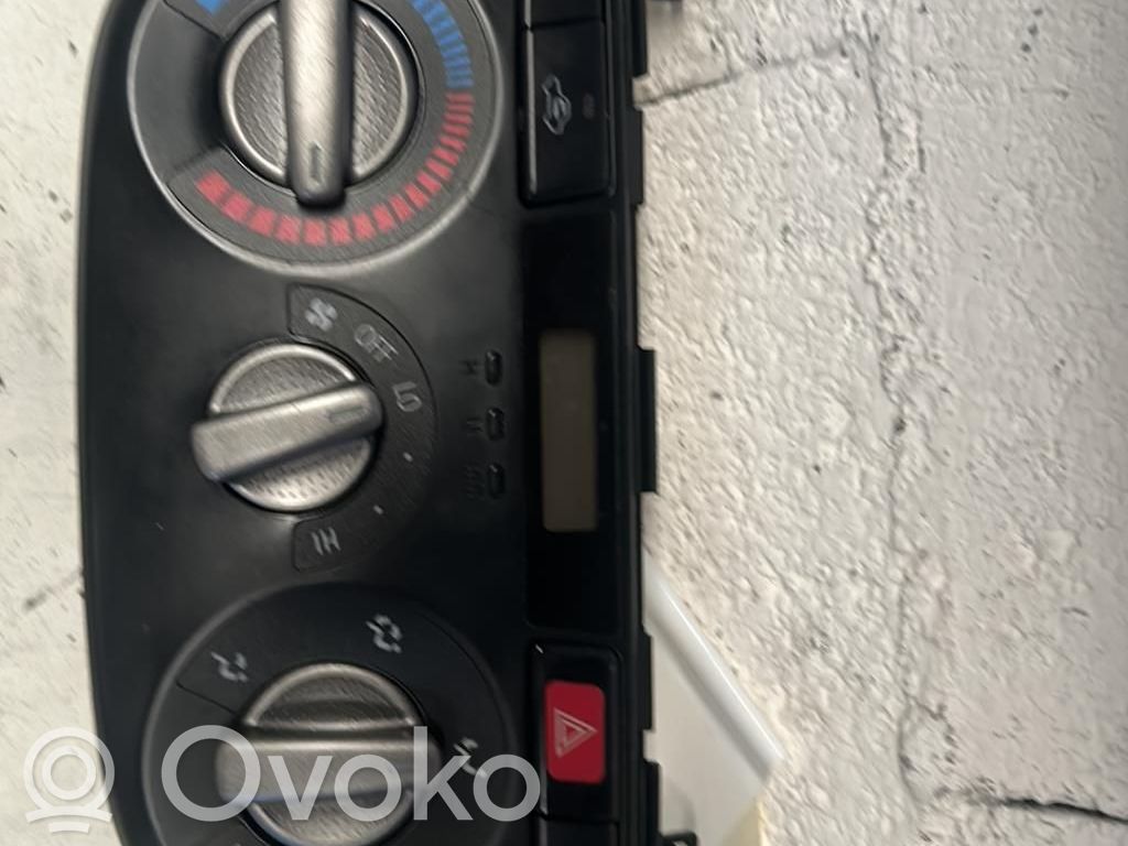Toyota RAV 4 (XA20) Panel klimatyzacji 