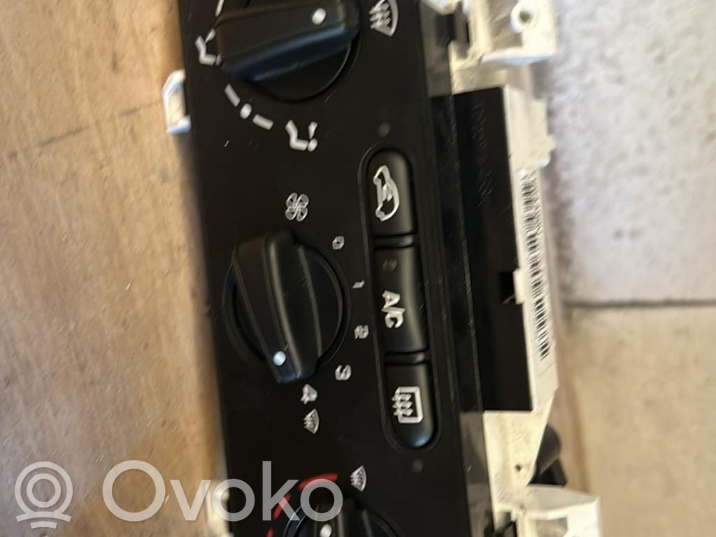 Peugeot 1007 Climate control unit 