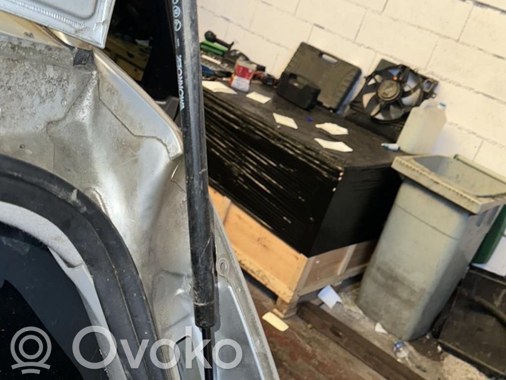 Ford Focus Tailgate/trunk strut/damper 
