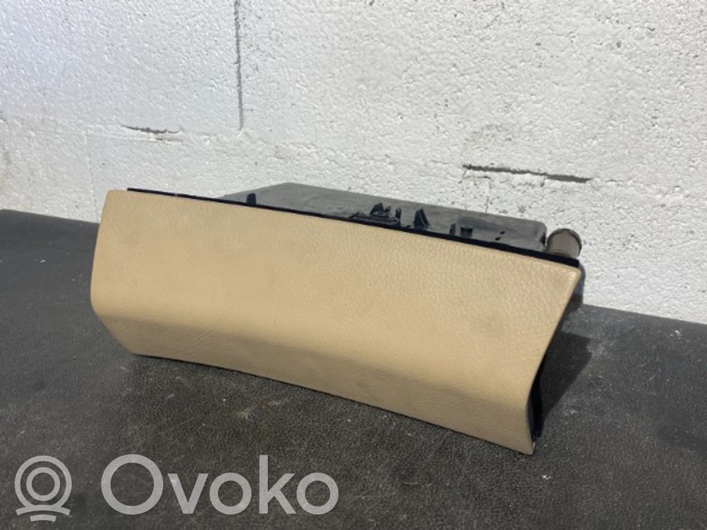 Schowek deski rozdzielczej / Komplet   22068002919B51