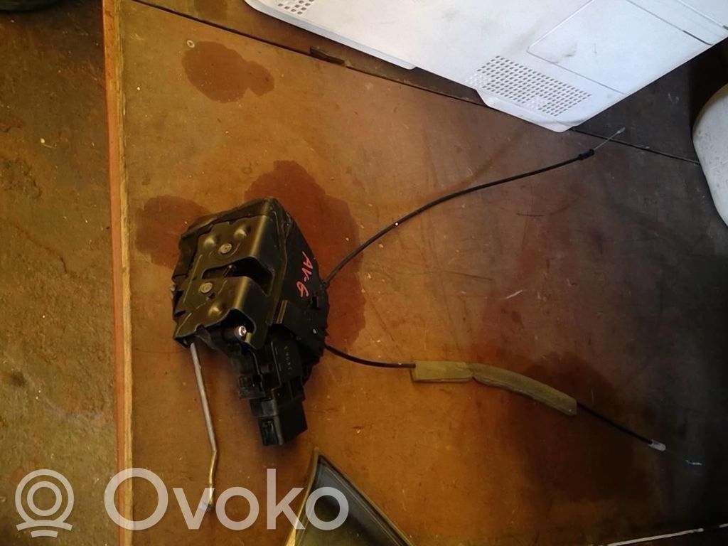 Mazda 3 I Front door lock 