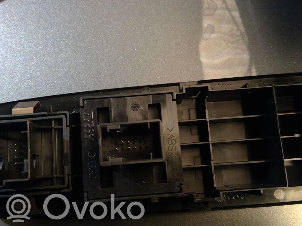 Lancia Ypsilon Electric window control switch 