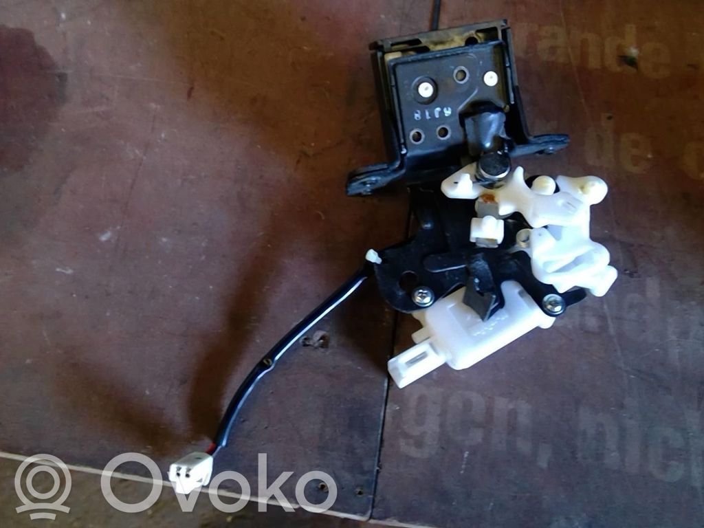 Mazda 3 I Aizmugurējā pārsega slēdzene 