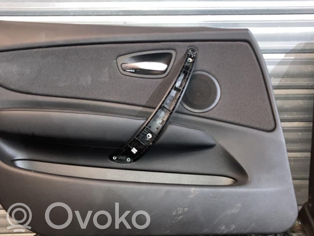 BMW 1 E81 E87 Priekšējo durvju apdare 
