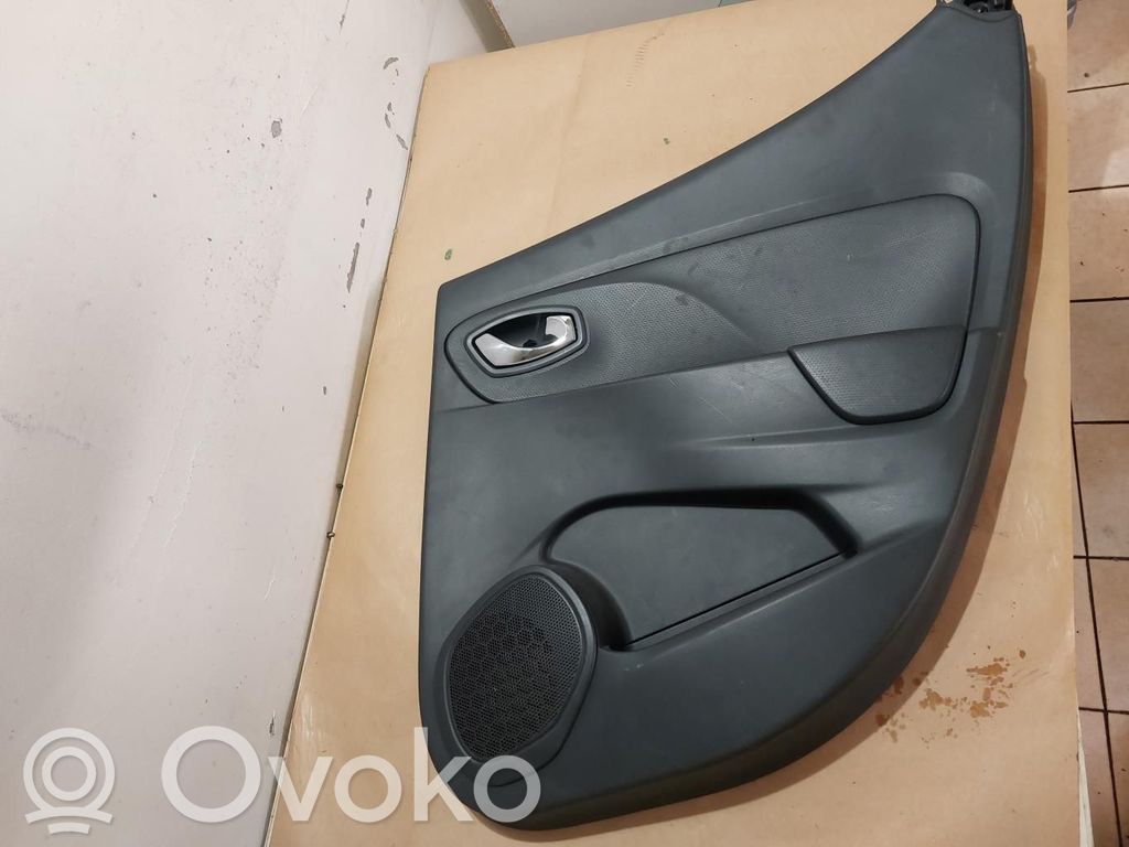 Renault Clio IV Apmušimas galinių durų (obšifke) 