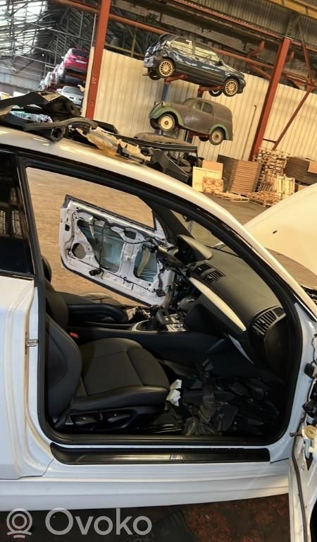 BMW 1 E81 E87 Etuoven kumitiiviste 