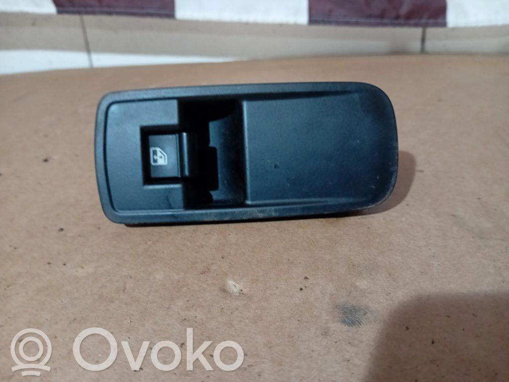 Alfa Romeo Mito Electric window control switch 