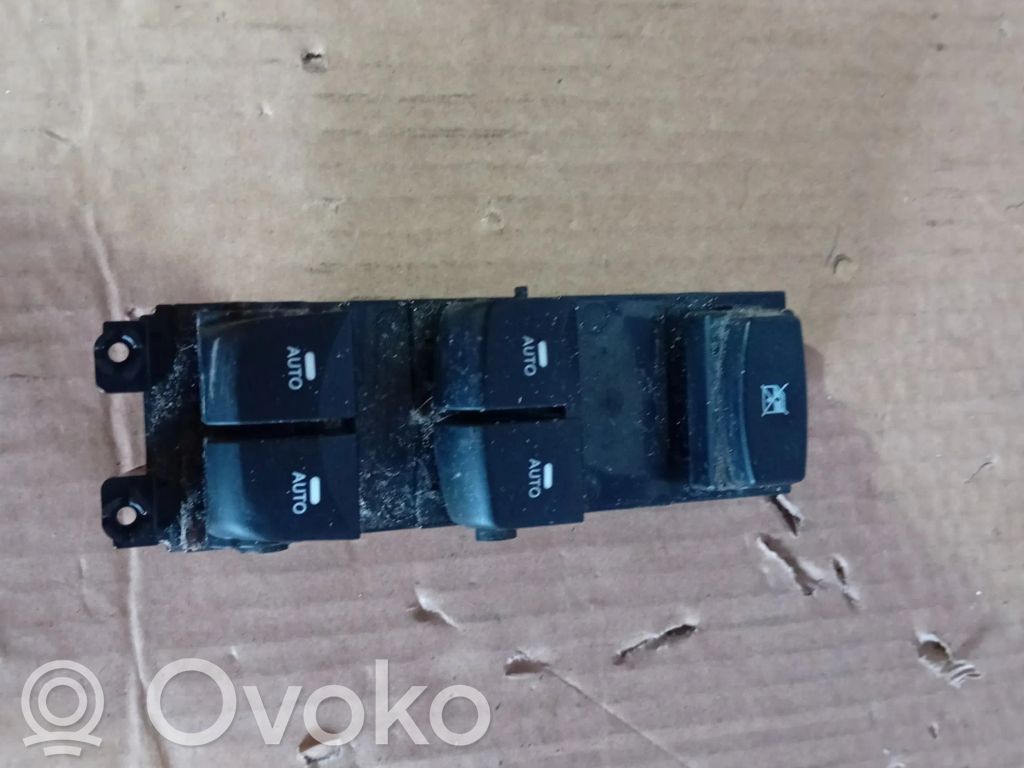 Hyundai i30 Electric window control switch 