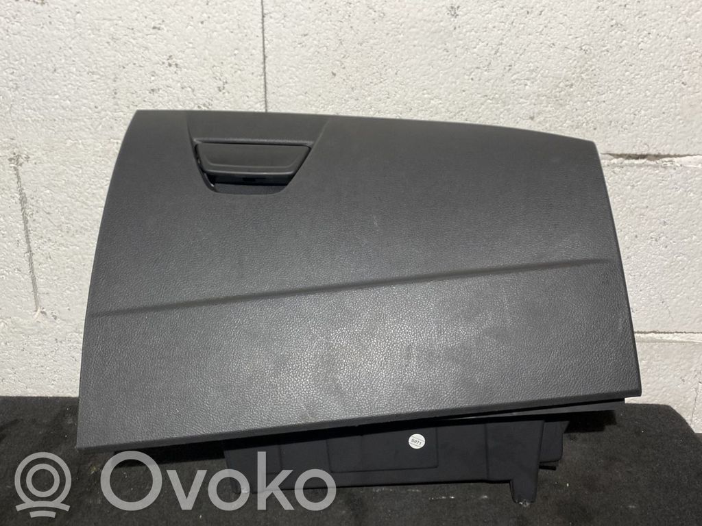 Ford Focus Daiktadėžės (bordačioko) komplektas 