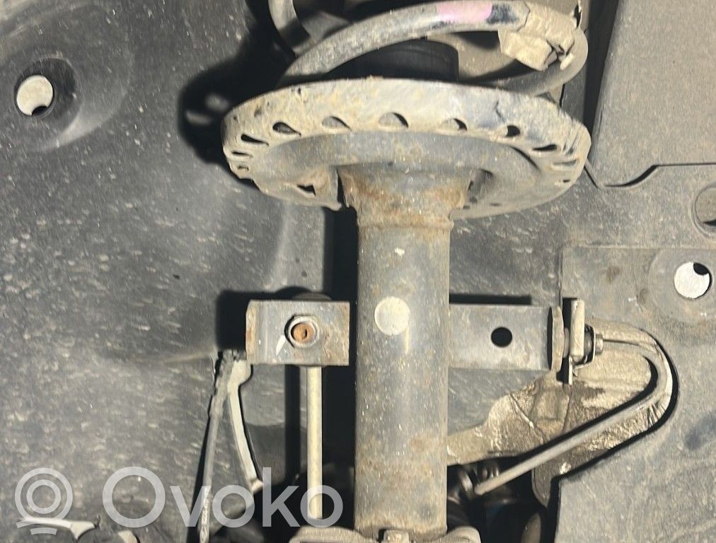 Renault Clio III Amortyzator osi przedniej ze sprężyną 