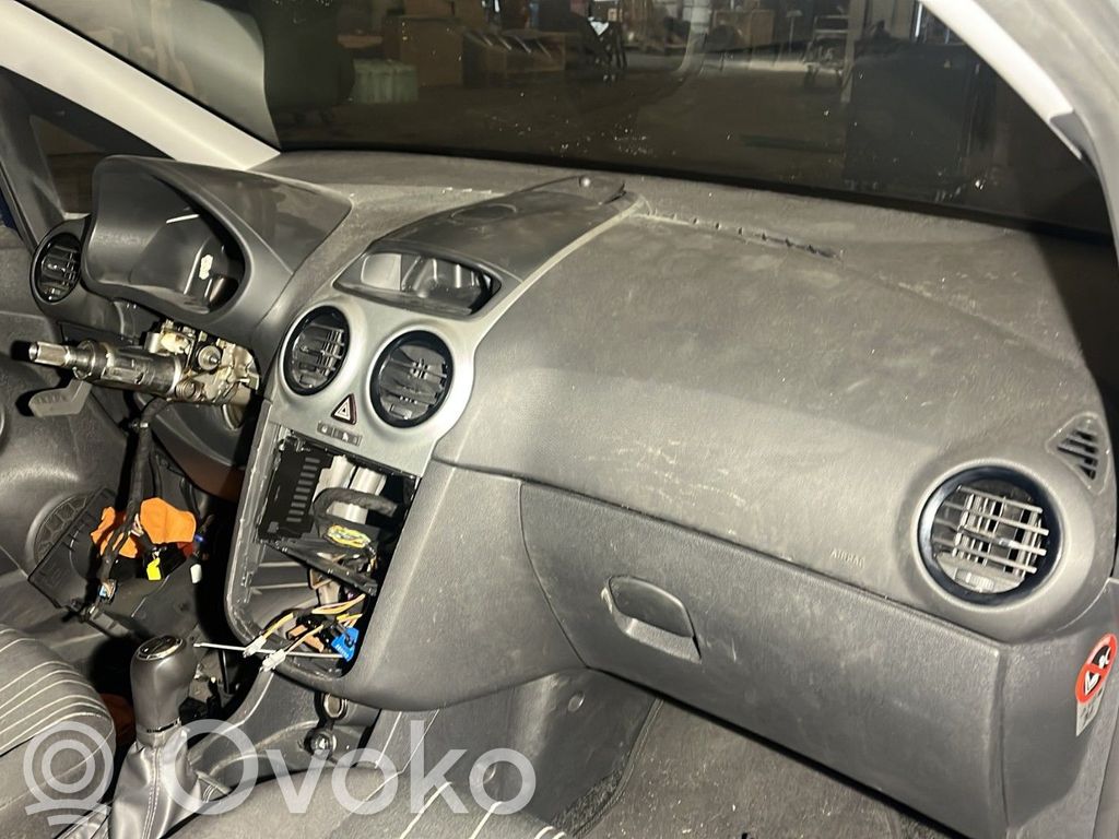 Opel Corsa D Panelis 