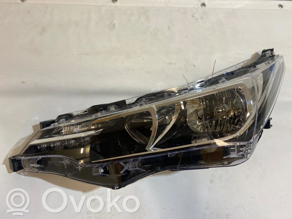 Toyota Corolla E160 E170 Scheinwerfer 