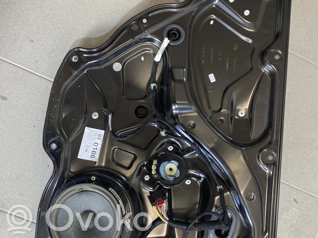 Volkswagen PASSAT B7 Front door window regulator with motor 