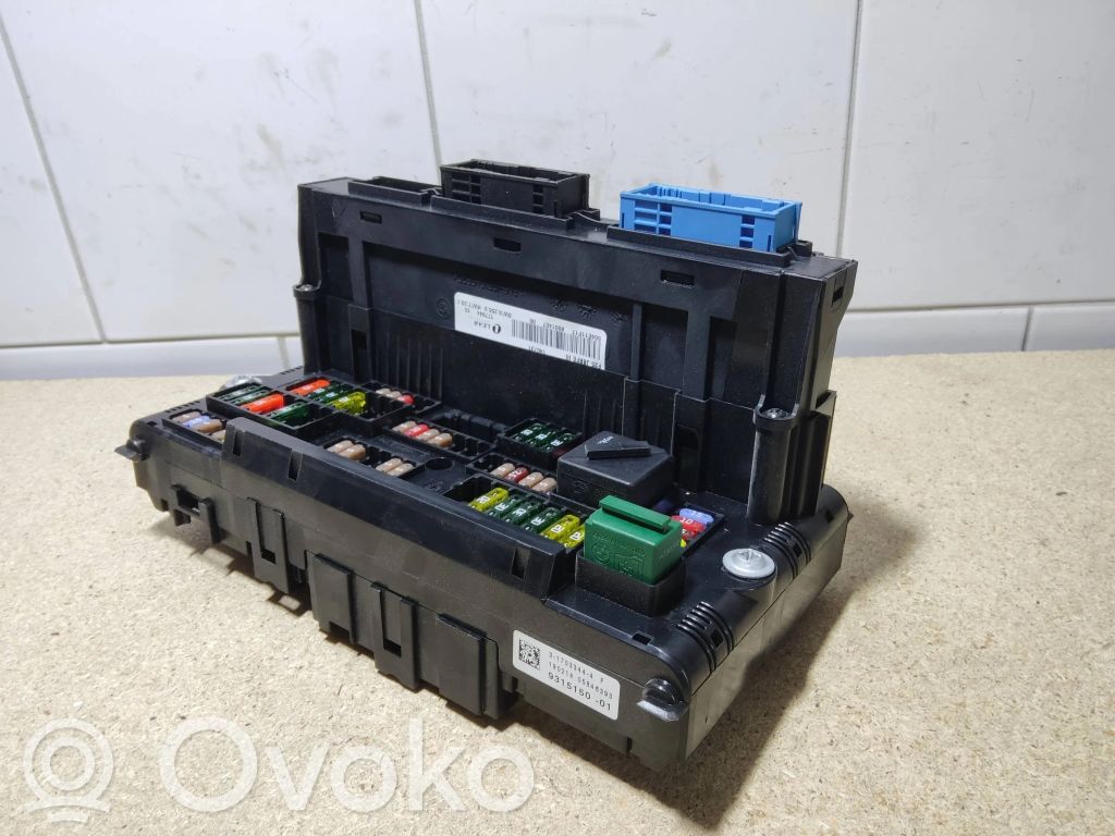 BMW X3 F25 Ramka / Moduł bezpieczników 