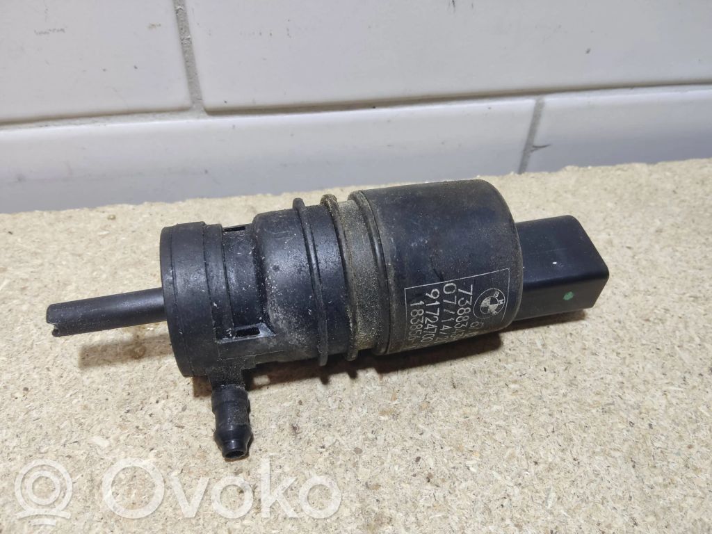 BMW X3 F25 Pompa spryskiwacza szyby przedniej / czołowej 