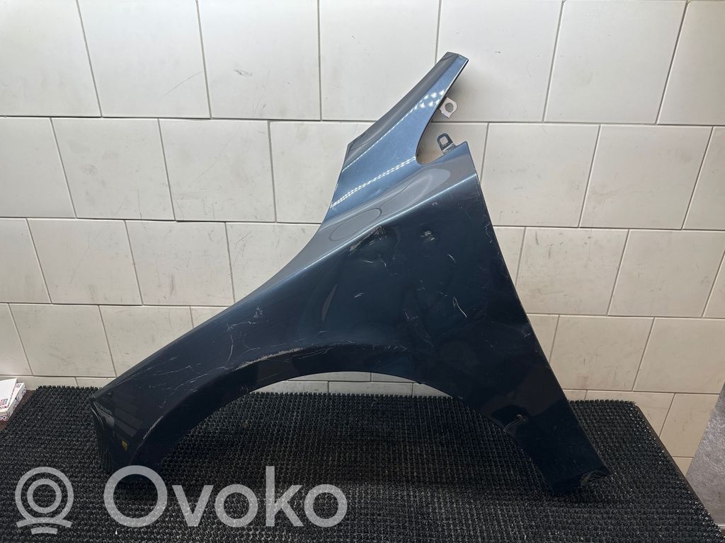 Volvo V40 Spārns 