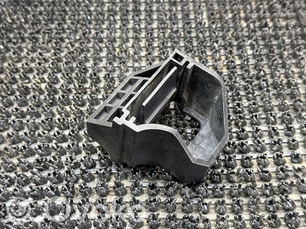 BMW 1 E81 E87 Radiator mount bracket 