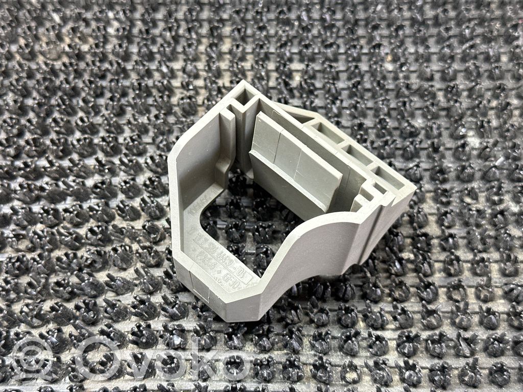 BMW 1 E81 E87 Radiator mount bracket 