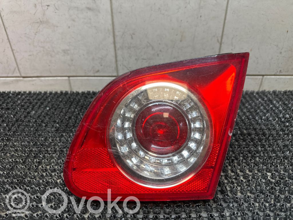 Volkswagen PASSAT B6 Lampy tylnej klapy bagażnika 