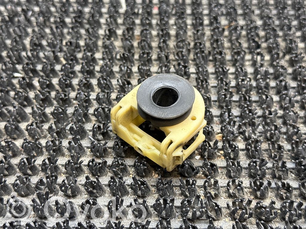 Peugeot 207 Radiator mount bracket 