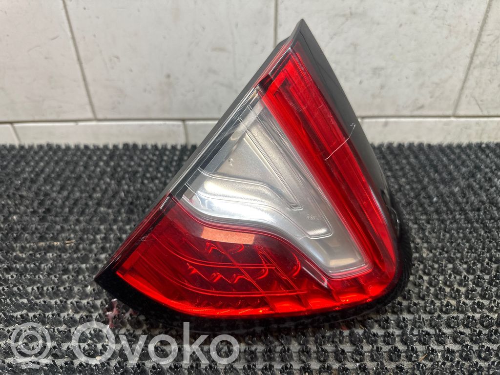 Renault Captur Tailgate rear/tail lights 