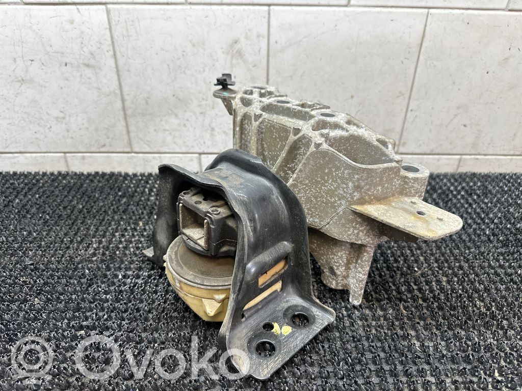 Renault Clio IV Engine mount bracket 