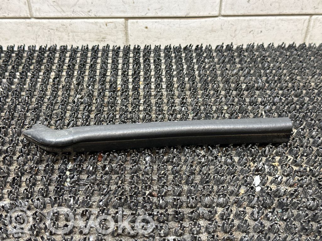 Guma variklio skyriaus   7159608