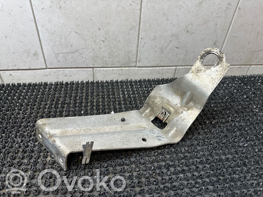 BMW X5 E70 Kita variklio skyriaus detalė 