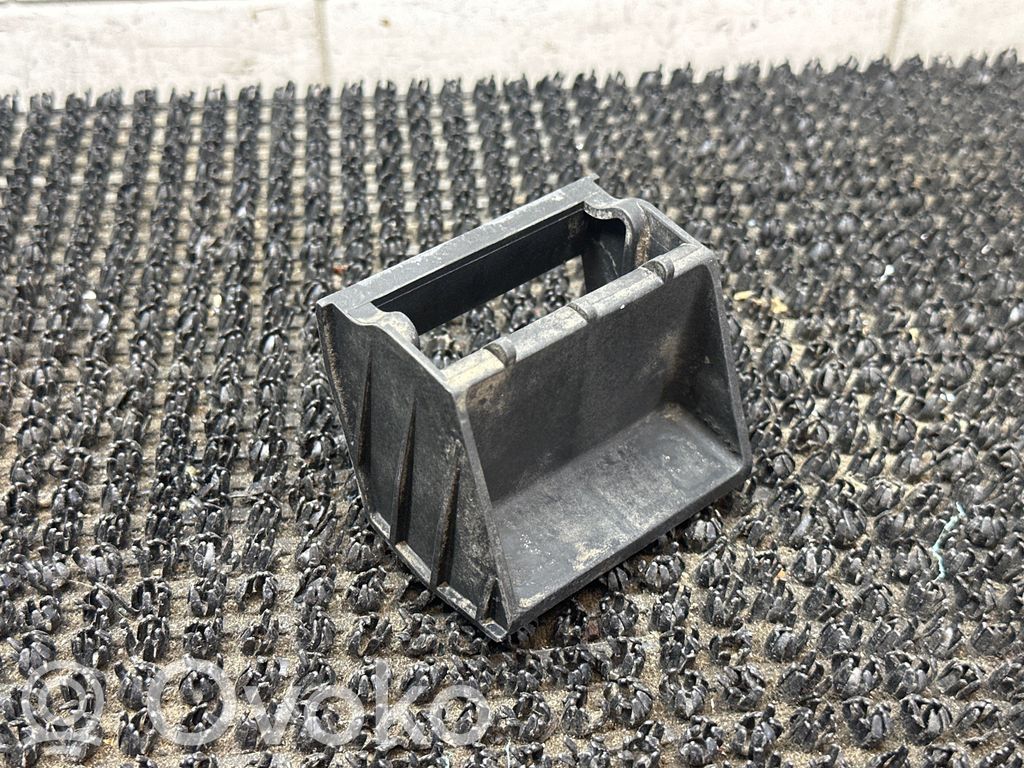 BMW X5 E70 Radiator mount bracket 