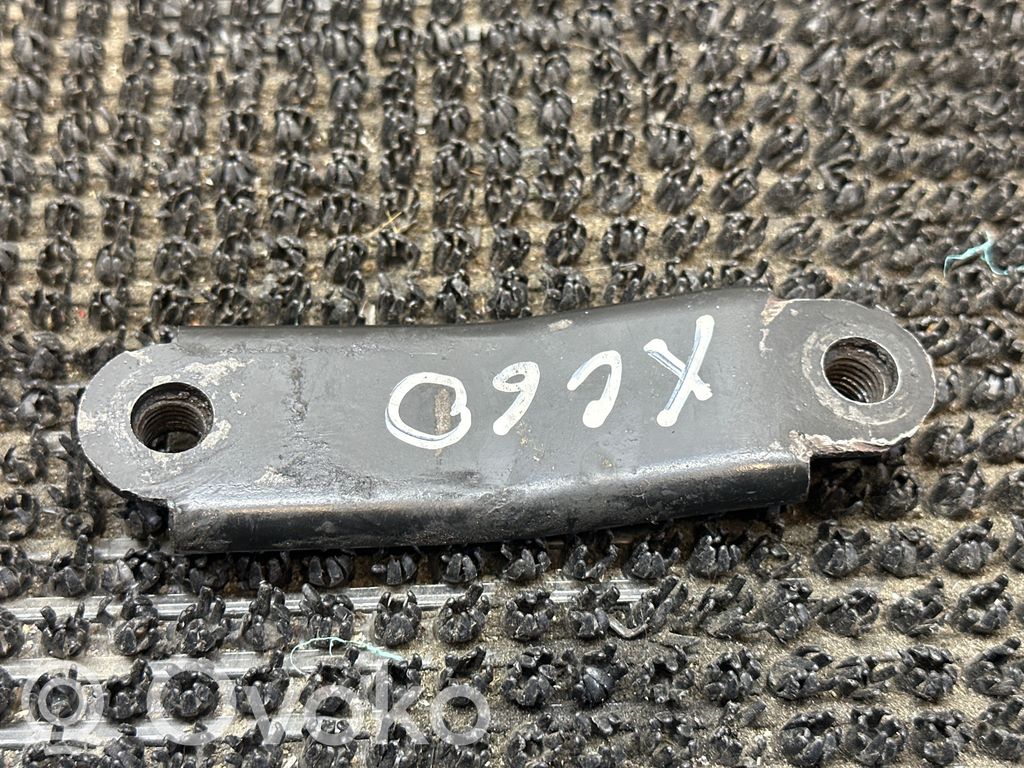 Volvo XC60 Engine mounting bracket 