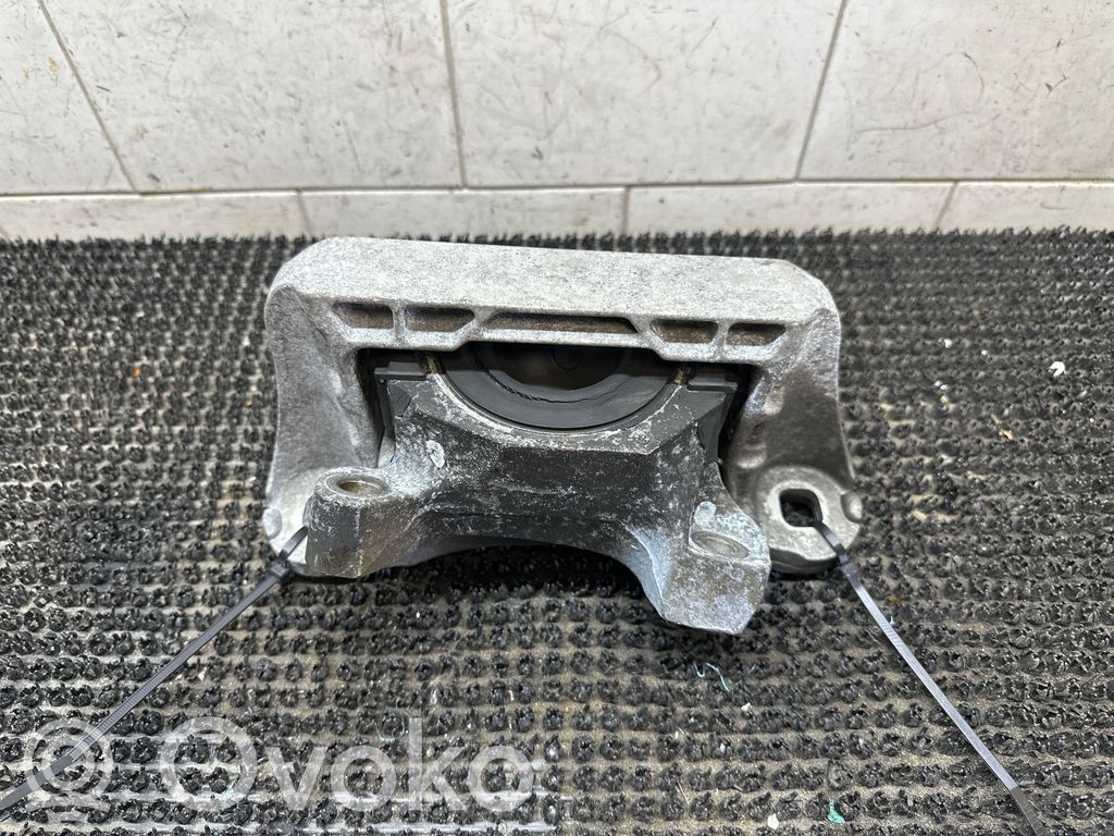 Volvo V40 Cross country Engine mount bracket 