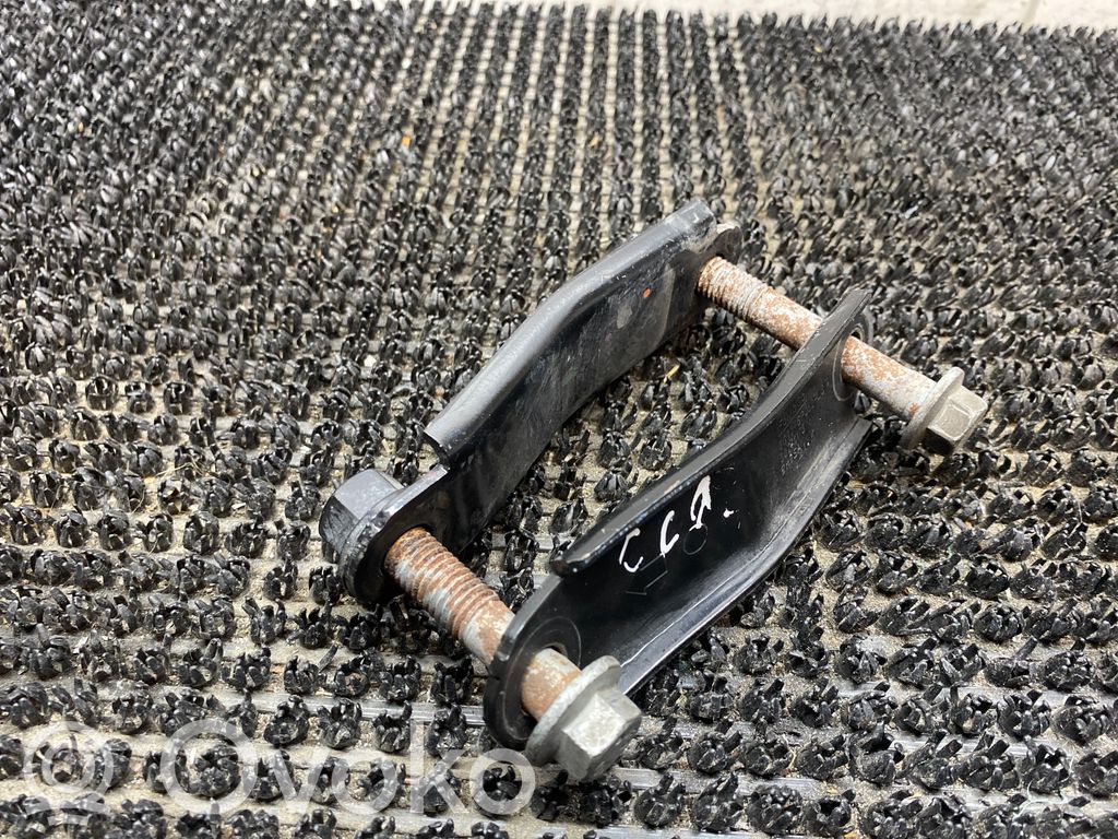 Volvo S60 Engine mounting bracket 