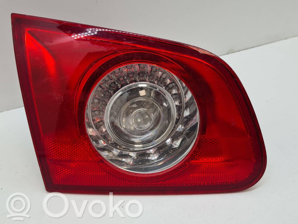 Volkswagen PASSAT B6 Lampy tylnej klapy bagażnika 