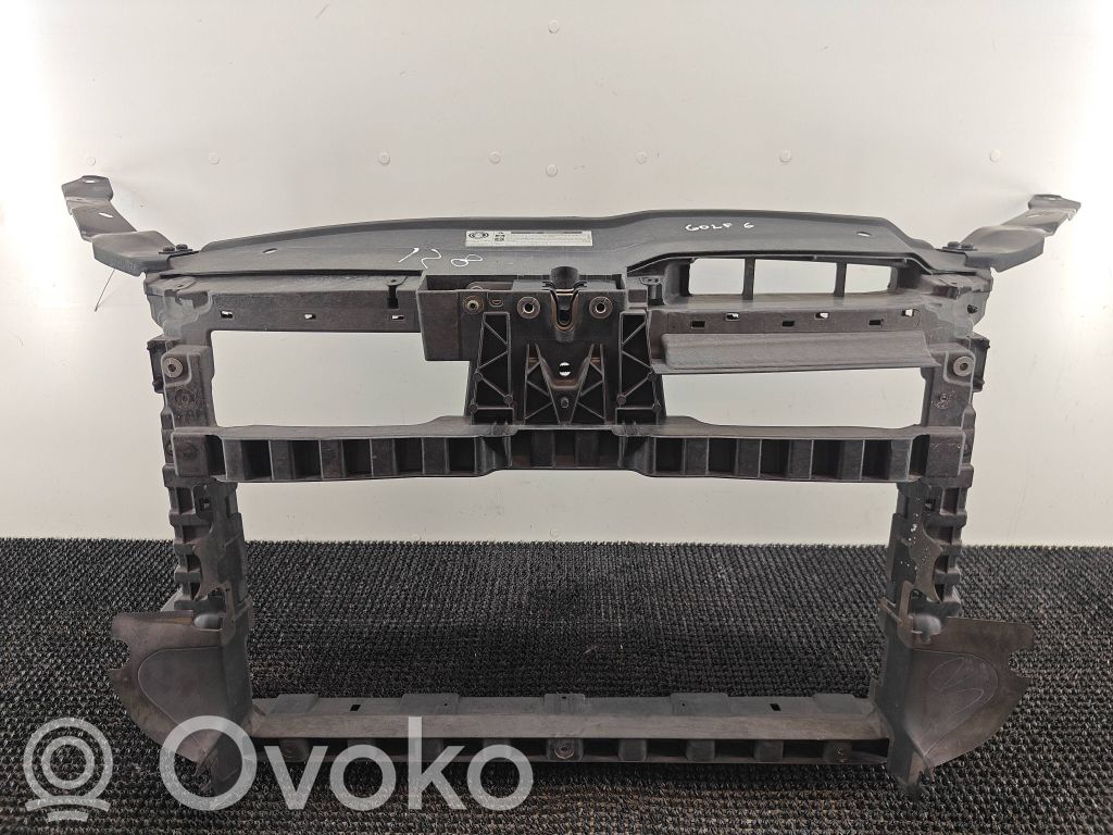 Volkswagen Golf VI Pas przedni 