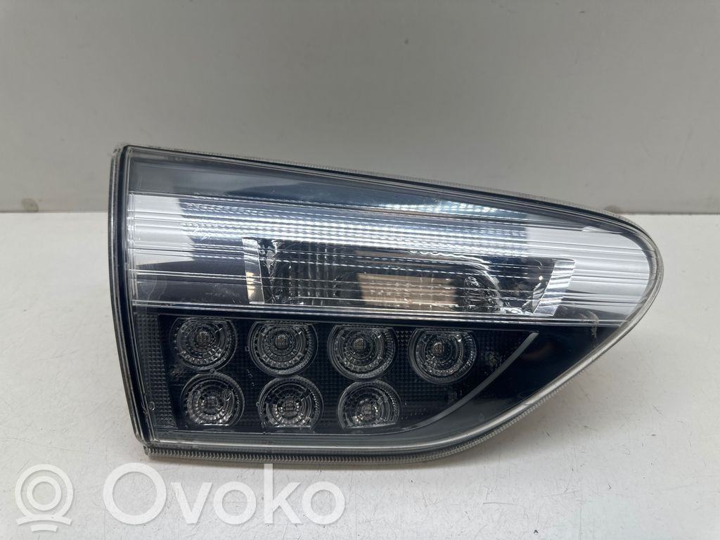 Toyota Wish (AE20) Luci posteriori del portellone del bagagliaio 