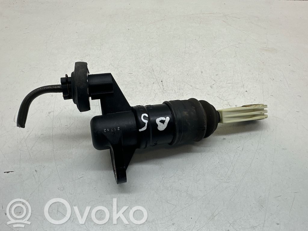 Volkswagen PASSAT B5 Cilindro maestro de embrague 