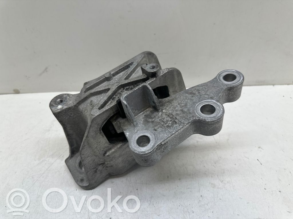 Ford Focus Engine mount bracket 