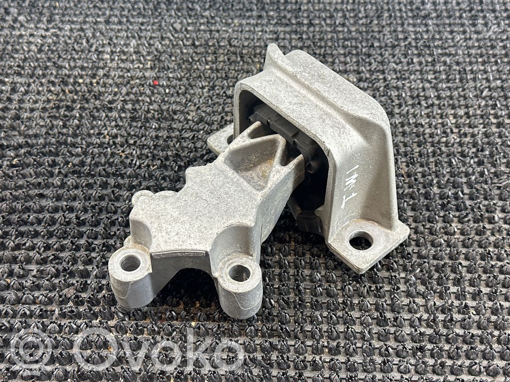 Renault Twingo II Engine mount bracket 