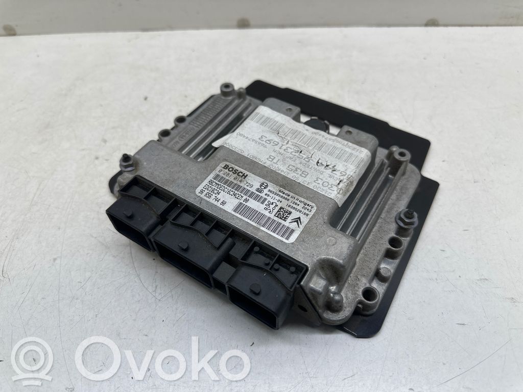 Peugeot 3008 I Engine control unit/module 