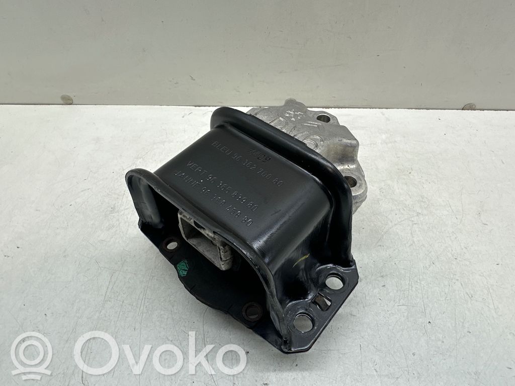 Peugeot 3008 I Engine mount bracket 