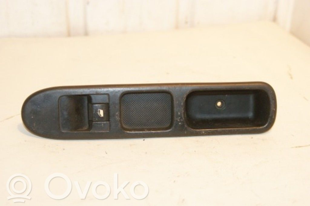 Peugeot 307 Electric window control switch 