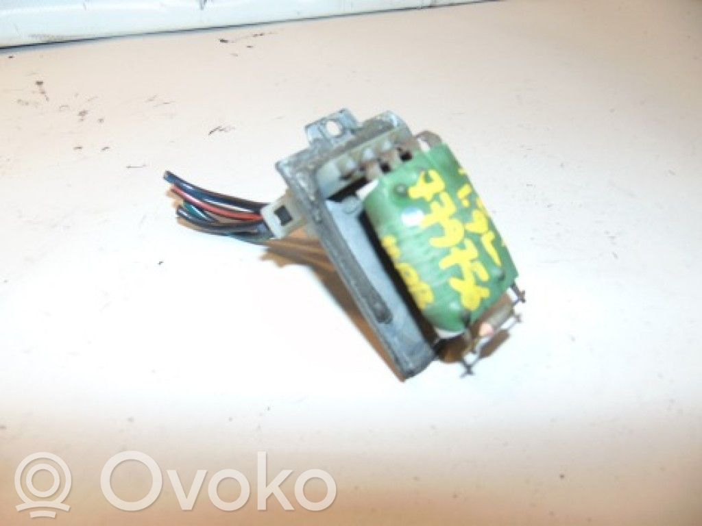 Volkswagen PASSAT B4 Rezystor / Opornik dmuchawy nawiewu 