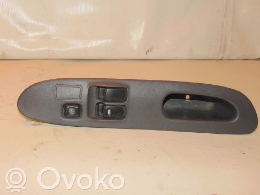 Mitsubishi Colt Electric window control switch 
