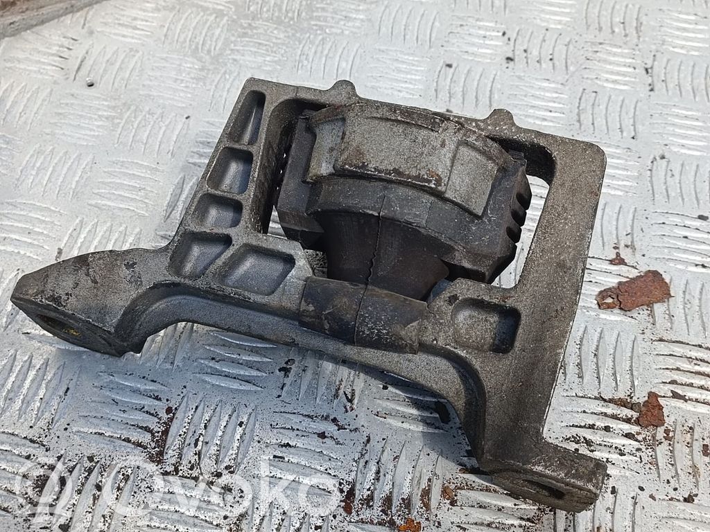 Volvo V50 Engine mount bracket 