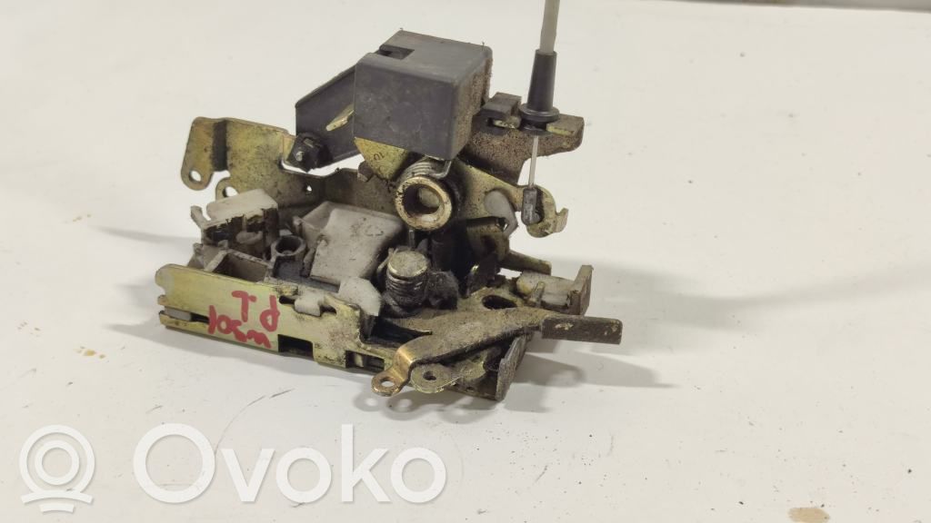 Mercedes-Benz Sprinter W901 W902 W903 W904 Etuoven lukko 