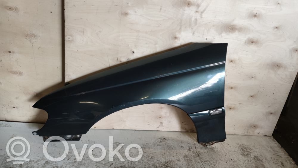 Opel Omega B2 Błotnik przedni 