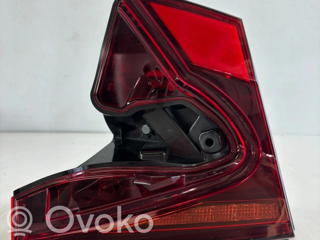 Toyota C-HR I Lampy tylnej klapy bagażnika 