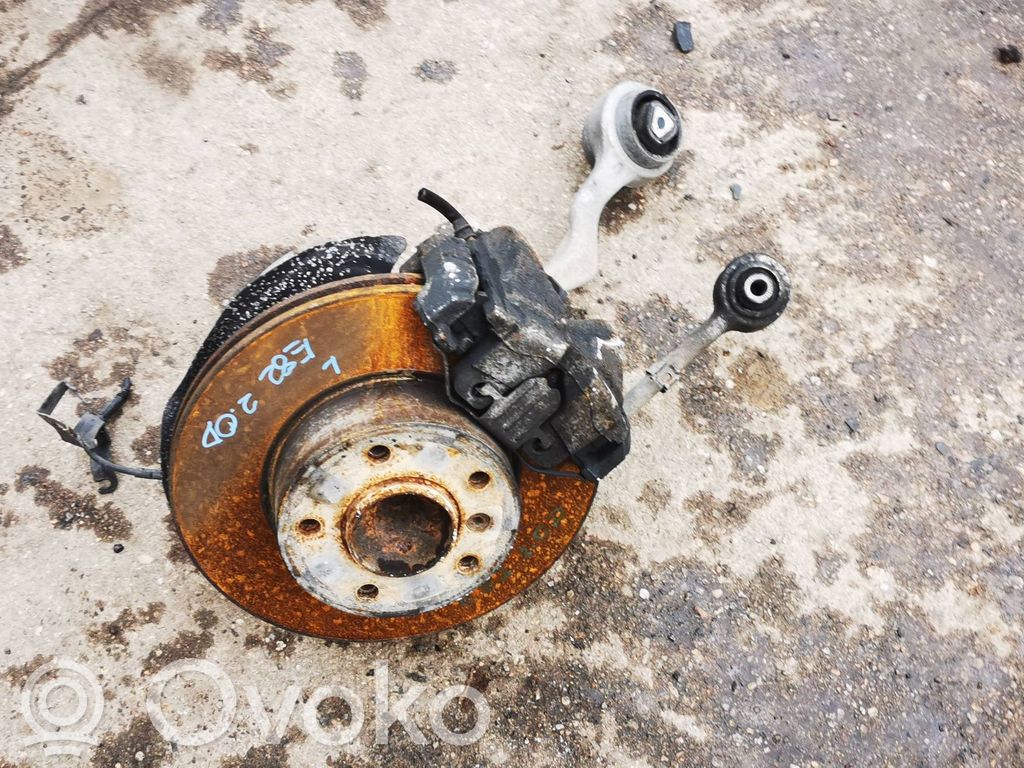 Front wheel hub spindle knuckle